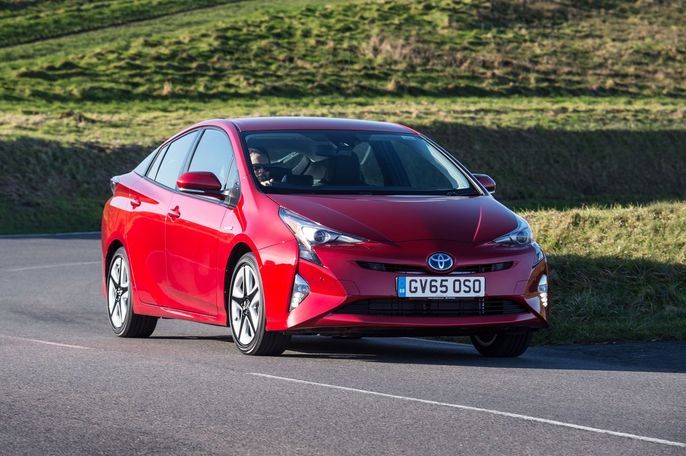 Джойнт-венчър между Toyota, Mazda и Denso ще произвежда базирани на Prius електромобили